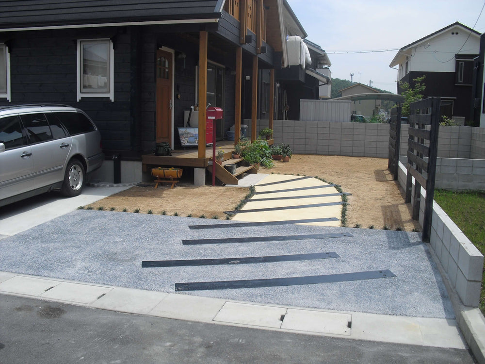 H様邸 ウッドデッキと駐車スペース整備