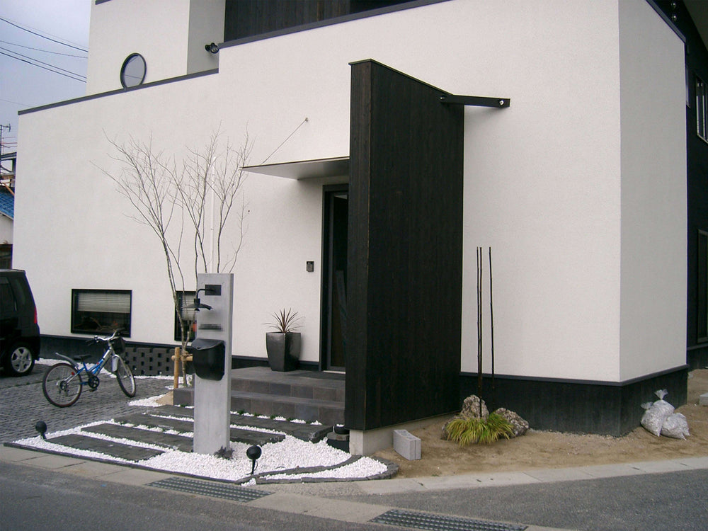 Y様邸 モダンな門柱・アプローチ - 画像2